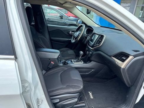 Used 2017 Jeep Cherokee Latitude FWD image 7