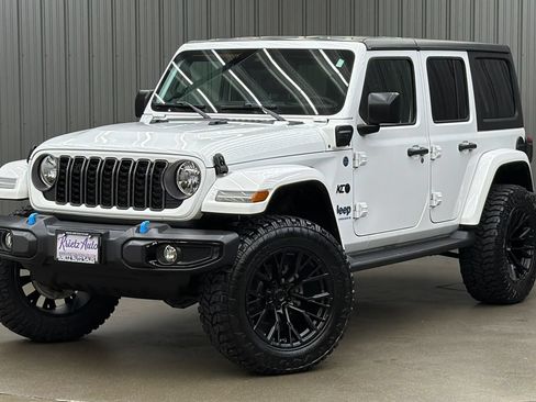 Used 2024 Jeep Wrangler Unlimited w/ Convenience Group AWD/4WD image 1