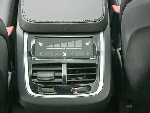 Used 2023 Volvo XC90 B5 Plus image 25