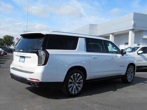 Certified 2025 Chevrolet Suburban High Country image 4