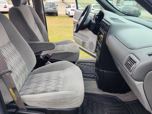 Used 2004 Chevrolet Venture LT image 27