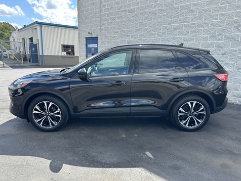 Certified 2022 Ford Escape SE w/ SE Sport Appearance Package AWD/4WD image 4