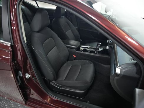 Used 2024 Nissan Altima 2.5 SV image 17