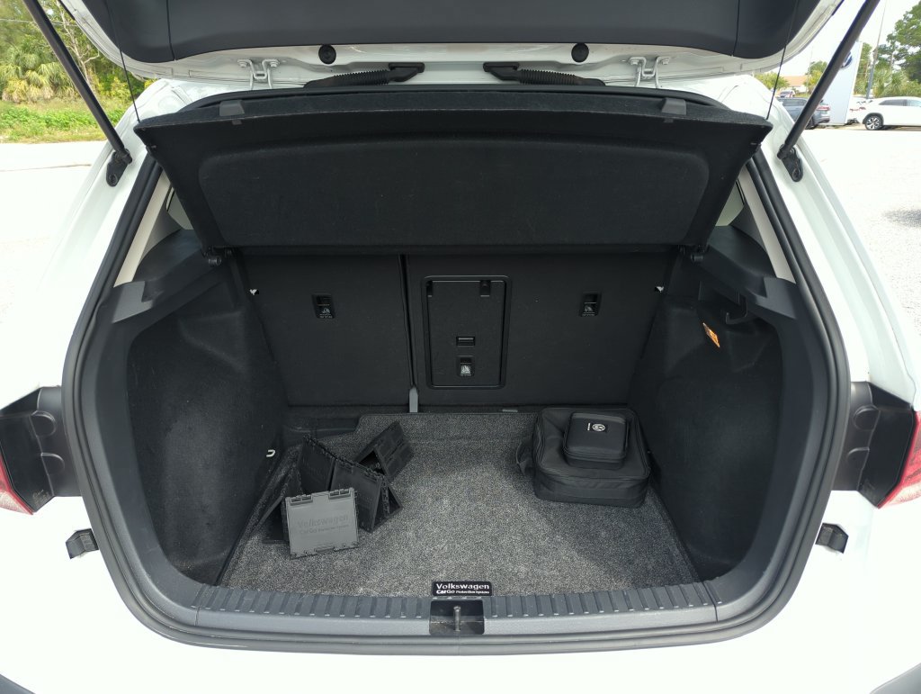 Used 2023 Volkswagen Taos SE FWD image 29