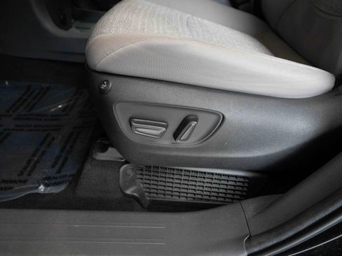 Used 2022 Toyota Sienna LE FWD image 12