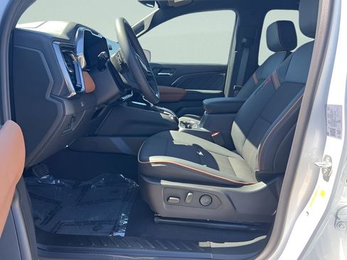 Used 2025 GMC Canyon AT4 w/ Nightfall Edition AWD/4WD image 8