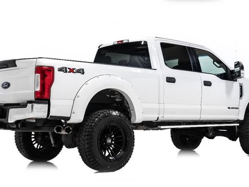 Used 2018 Ford F250 XLT AWD/4WD image 3