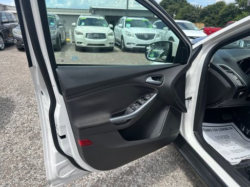 Used 2013 Ford Focus Titanium FWD image 11