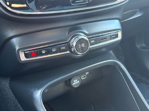 Used 2023 Volvo C40 P8 Recharge Ultimate w/ Protection Package Premier image 27