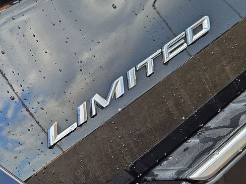 Used 2024 Ford Explorer Limited AWD/4WD image 8