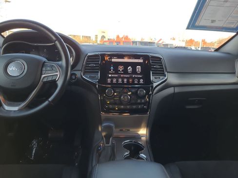 Used 2020 Jeep Grand Cherokee Laredo w/ Quick Order Package 2BN North image 18