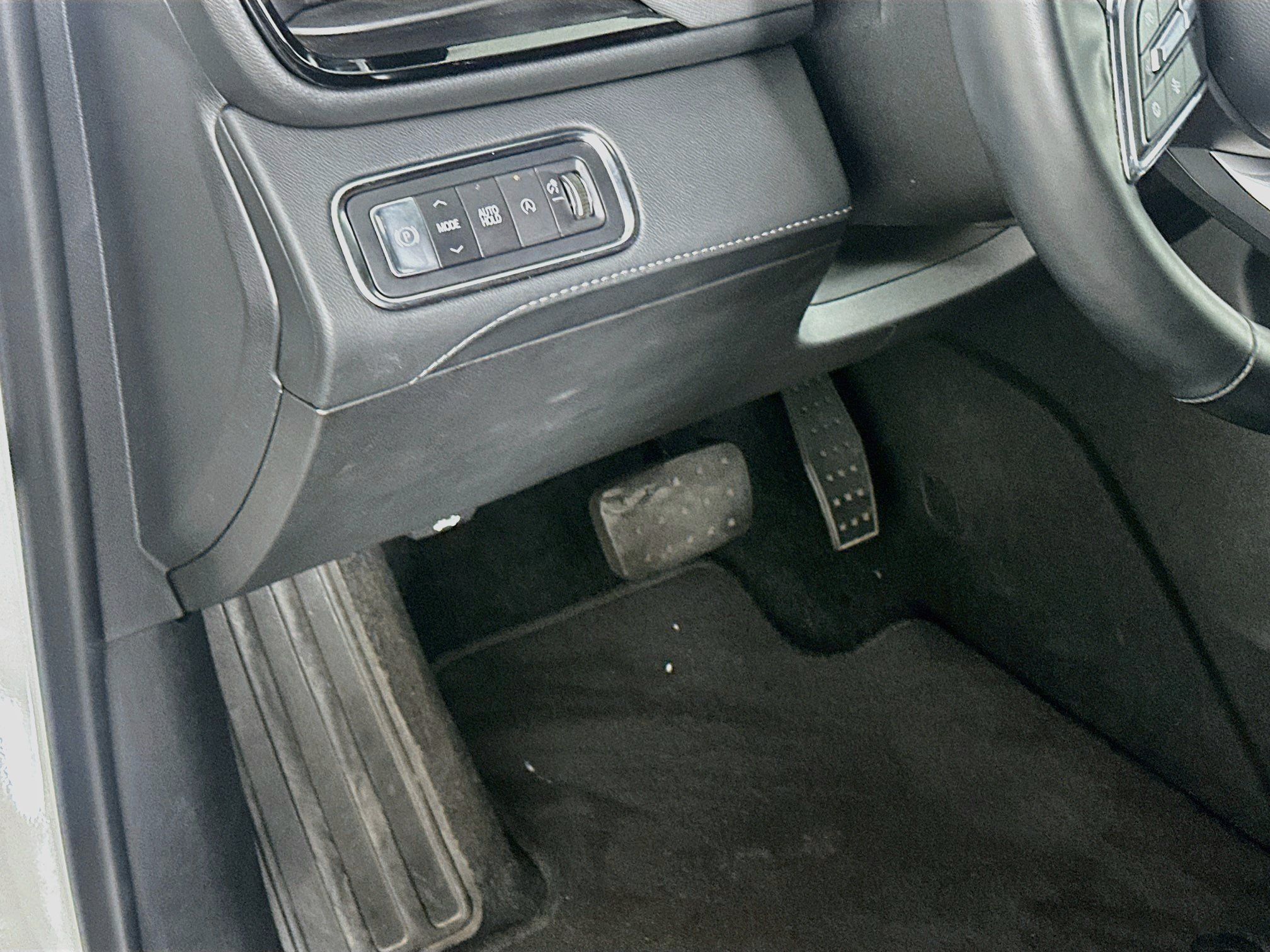 Used 2025 Buick Enclave Preferred FWD image 17