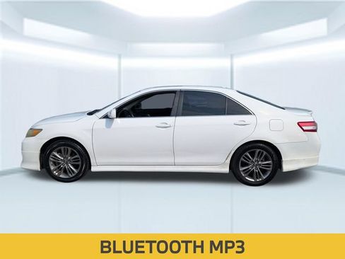 Used 2011 Toyota Camry SE FWD image 2