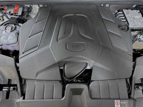 Certified 2025 Porsche Cayenne image 31