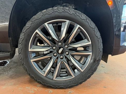 Used 2023 Cadillac Escalade Premium Luxury image 8