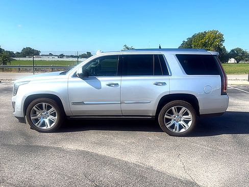 Used 2019 Cadillac Escalade Premium Luxury AWD/4WD image 5