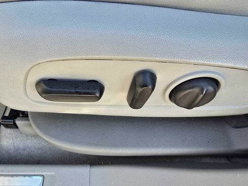 Used 2021 GMC Acadia SLT w/ Preferred Package image 9