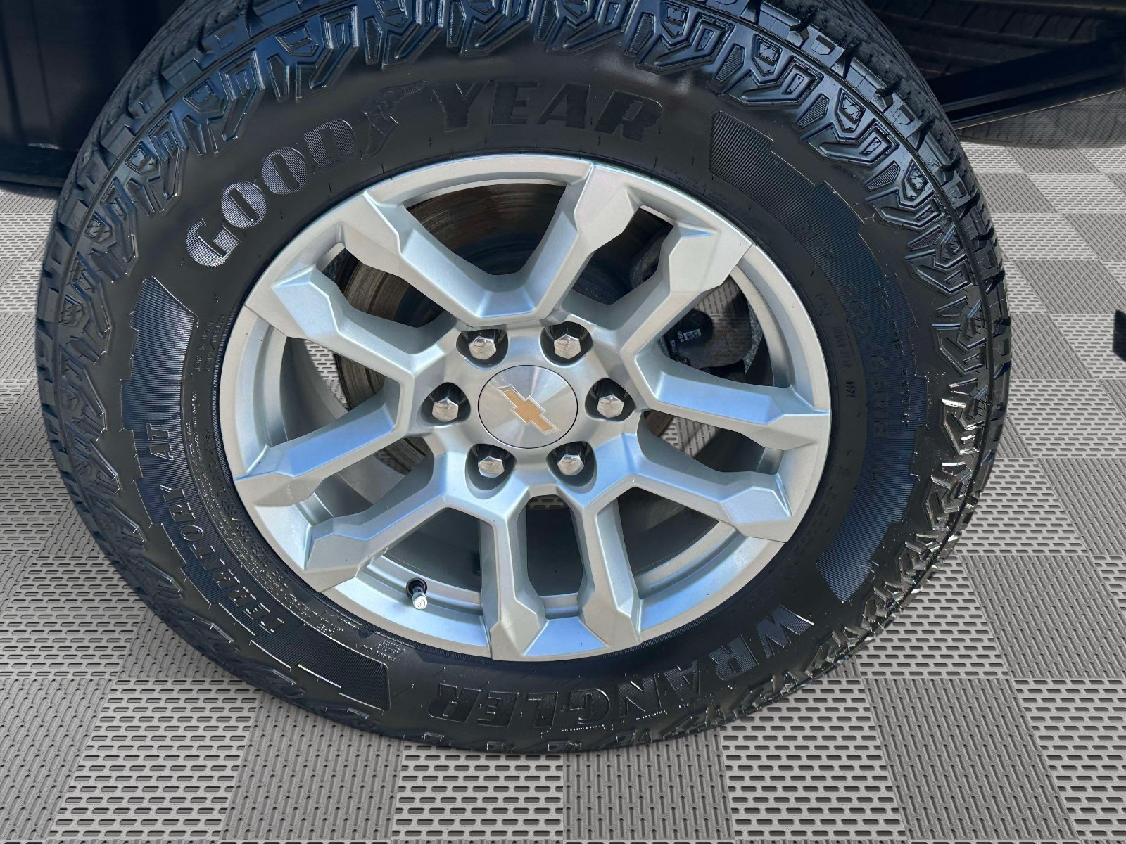 Used 2024 Chevrolet Silverado 1500 LT AWD/4WD image 32