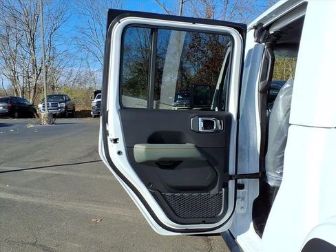 New 2026 Jeep Gladiator Mojave image 11