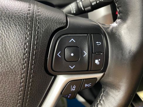 Used 2017 Toyota Highlander XLE AWD/4WD image 24