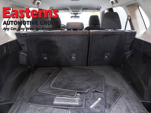 Used 2022 Nissan Rogue S image 9