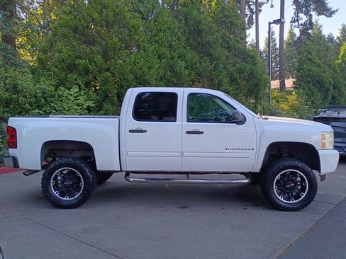 Used 2009 Chevrolet Silverado 1500 LT w/ Power Pack Plus AWD/4WD image 3