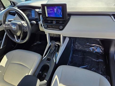Certified 2025 Toyota Corolla Cross LE w/ Moonroof Package image 18