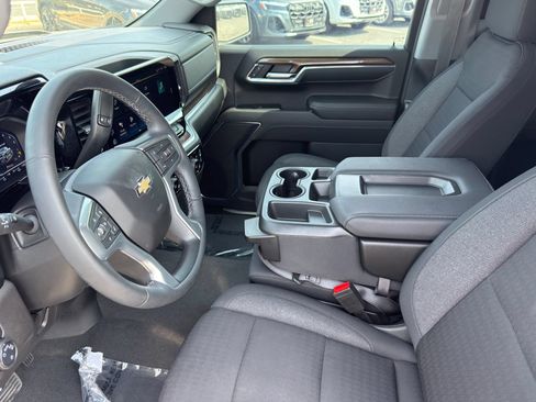 Used 2024 Chevrolet Silverado 1500 LT RWD image 9