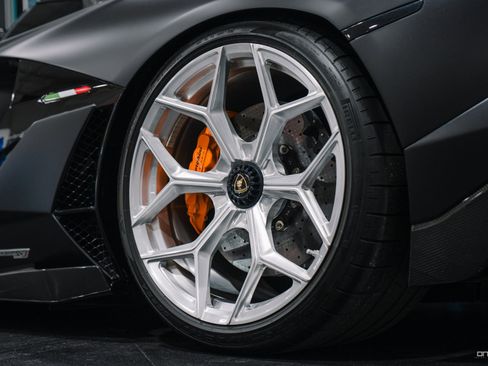 Used 2021 Lamborghini Aventador SVJ image 9