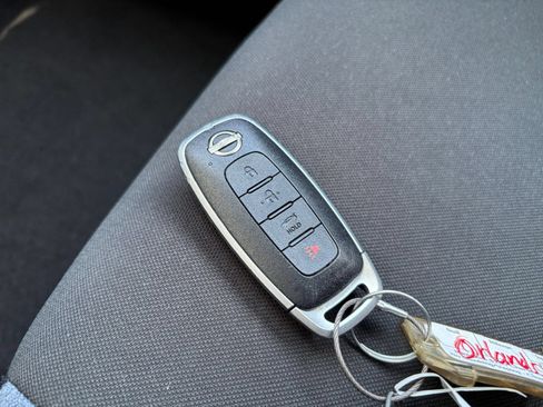Used 2025 Nissan Versa SV FWD image 20