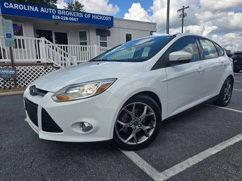 Used 2014 Ford Focus SE w/ Equipment Group 201A FWD image 2
