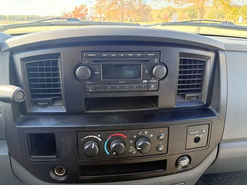 Used 2007 Dodge Ram 1500 Truck ST w/ SXT Group image 33