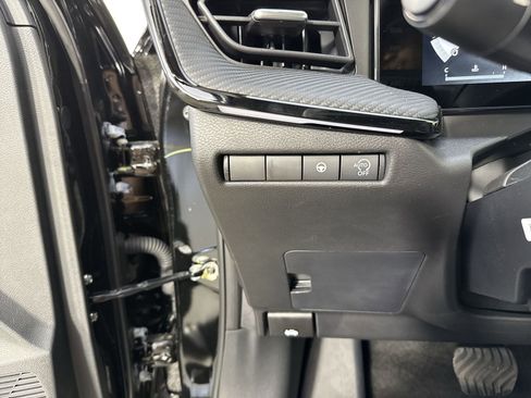 New 2025 Nissan Kicks SR w/ Illumination Package image 15