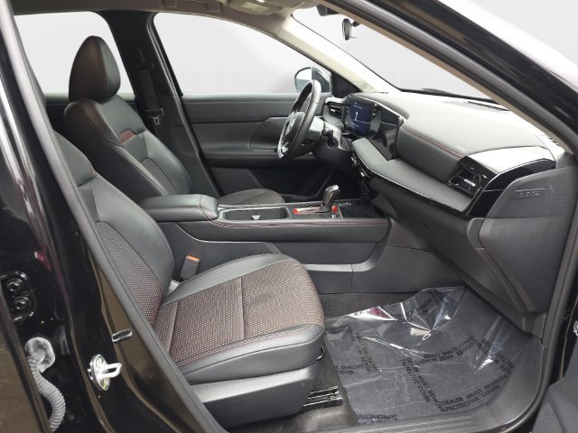 Used 2026 Nissan Kicks SR FWD image 37