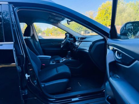 Used 2017 Nissan Rogue SV FWD image 12