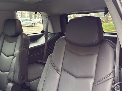 Used 2018 Cadillac Escalade Luxury image 29