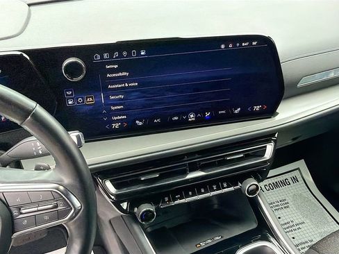 Used 2024 Chevrolet Traverse LT image 27