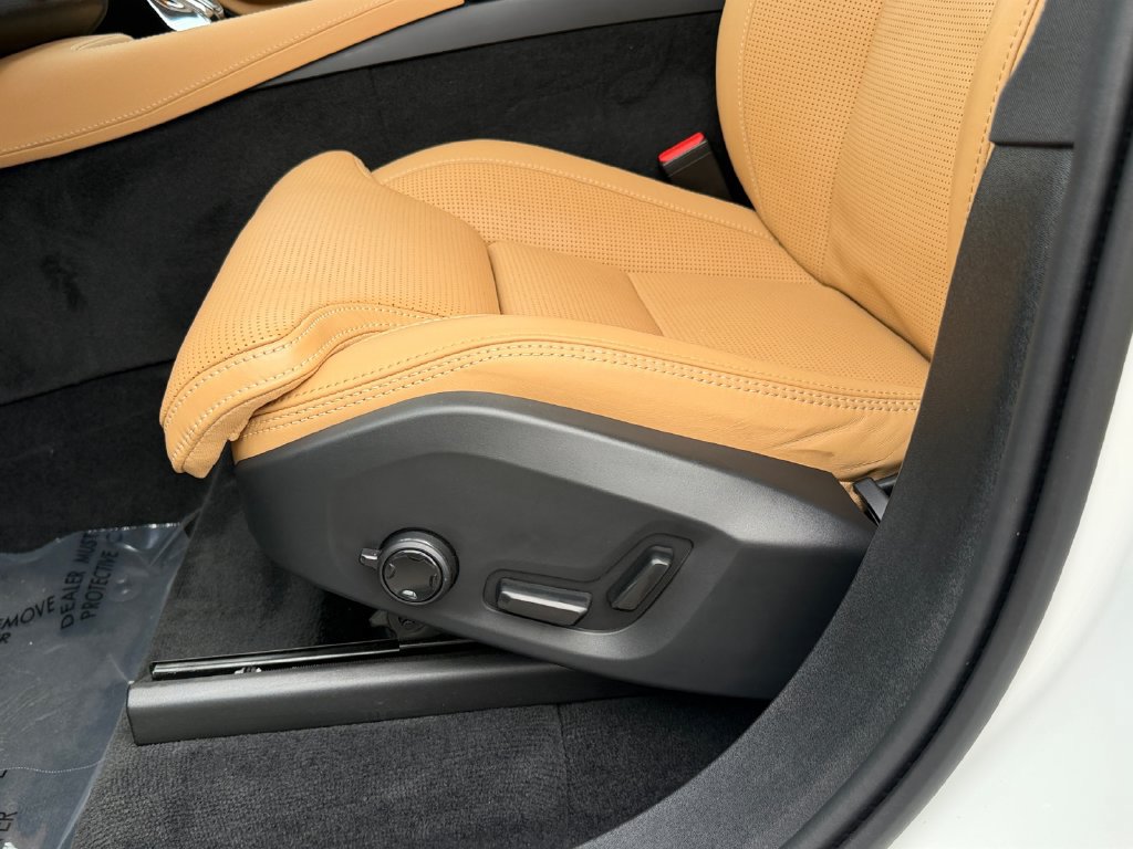 Certified 2025 Volvo XC90 T8 Ultra AWD/4WD image 17