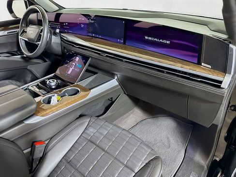 Certified 2025 Cadillac Escalade Sport Platinum w/ LPO, ONYX Package AWD/4WD image 31