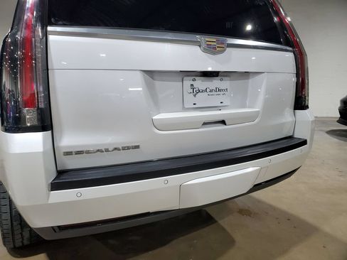 Used 2017 Cadillac Escalade Premium Luxury AWD/4WD image 45