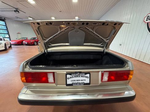 Used 1990 BMW 325i Convertible image 32