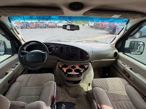 Used 2006 Ford E-150 and Econoline 150 RWD image 14