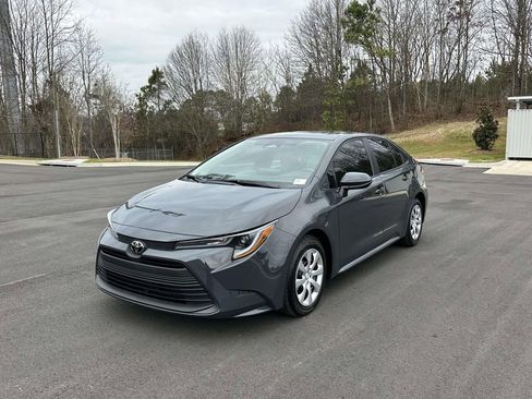 Used 2025 Toyota Corolla LE w/ Convenience Package image 3