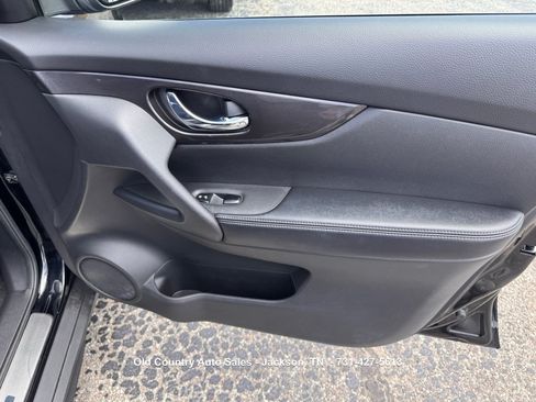 Used 2019 Nissan Rogue SV w/ Premium Package FWD image 19