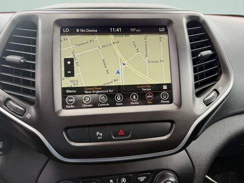 Used 2019 Jeep Cherokee Trailhawk w/ Cold Weather Group AWD/4WD image 24