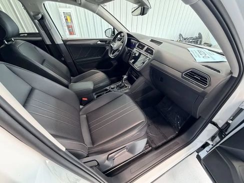 Used 2024 Volkswagen Tiguan SE AWD/4WD image 28