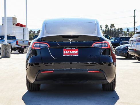 Used 2022 Tesla Model Y Long Range AWD/4WD image 3