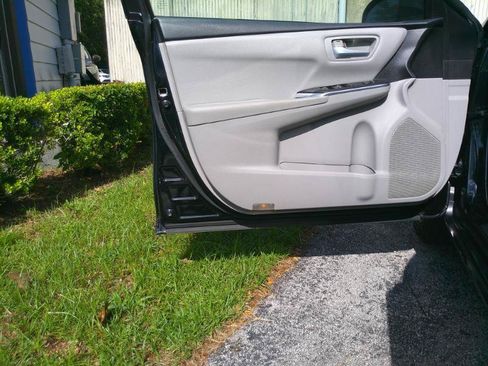 Used 2017 Toyota Camry SE FWD image 21