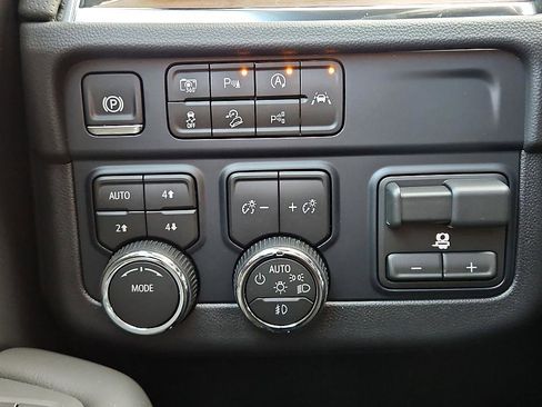 New 2026 Chevrolet Tahoe High Country w/ Sun And Tow Package image 22