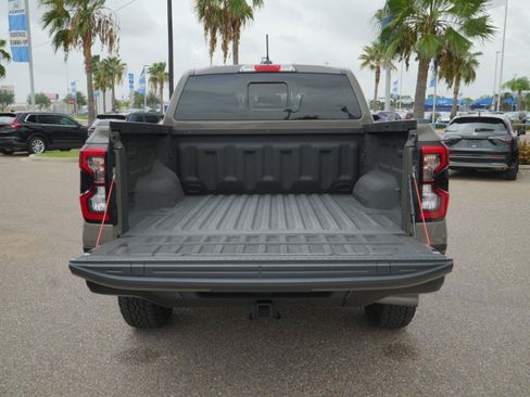Used 2025 Ford Ranger Lariat w/ Black Appearance Package AWD/4WD image 11